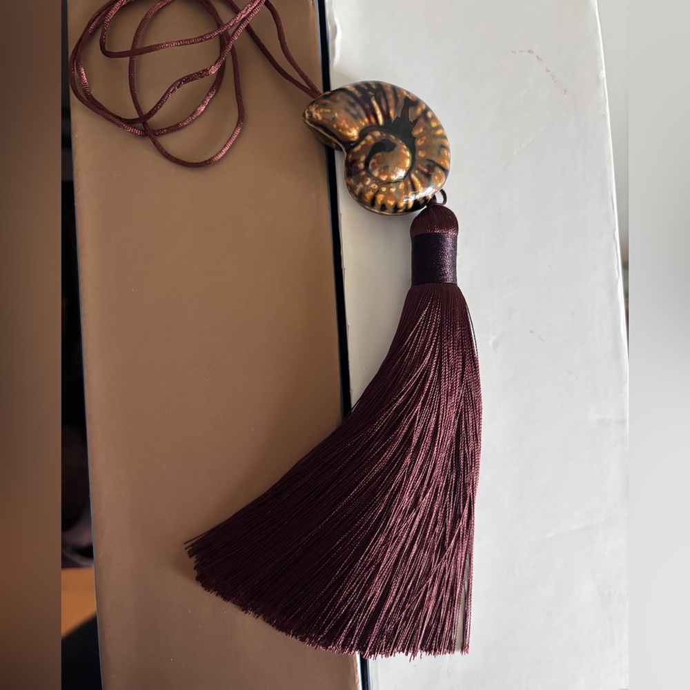 Elegant ammonites Shell Pendant Necklace with Tassel Brown